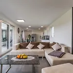 House On First Floor 2258 Pula