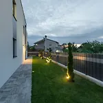 House On First Floor 2258 Vikendica *