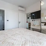 House On First Floor 2258 Vikendica Pula