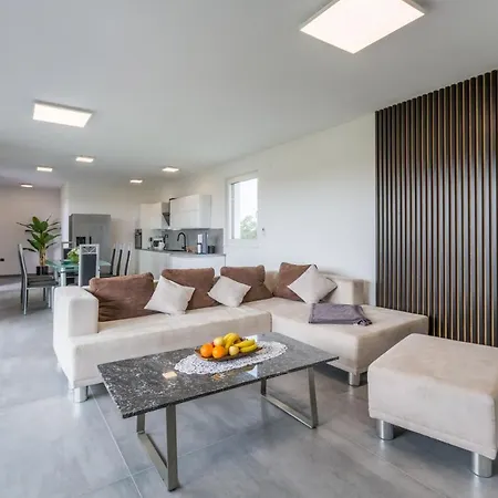 House On First Floor 2258 Holiday home Pula