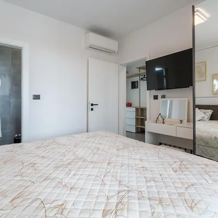 House On First Floor 2258 Holiday home Pula
