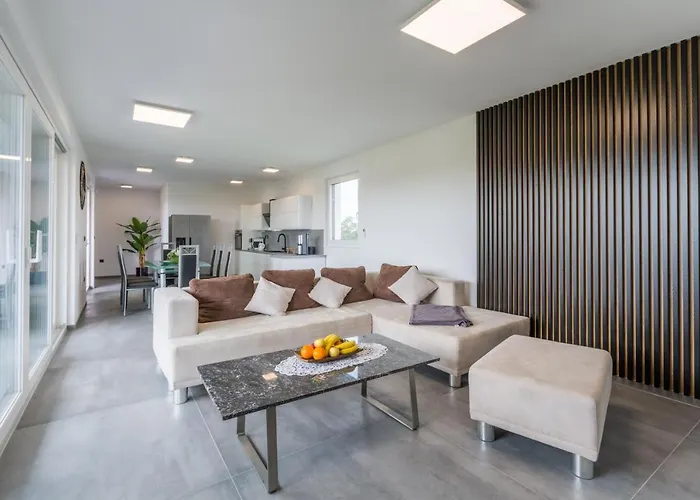 House On First Floor 2258 Tatil Evi Pula