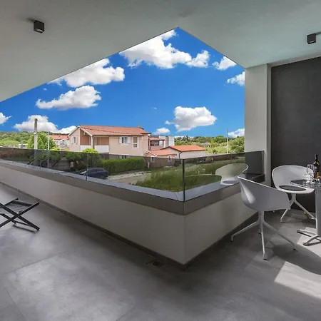 House On First Floor 2258 Pula