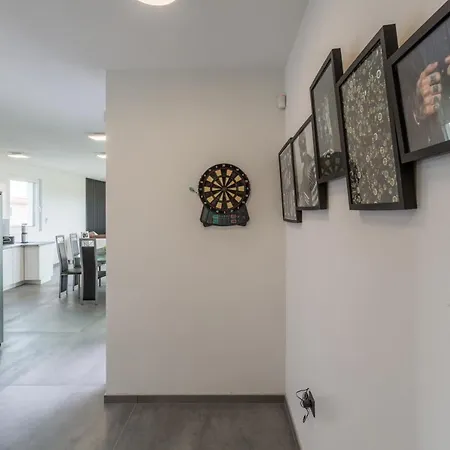 Сasa de vacaciones House On First Floor 2258 Pula