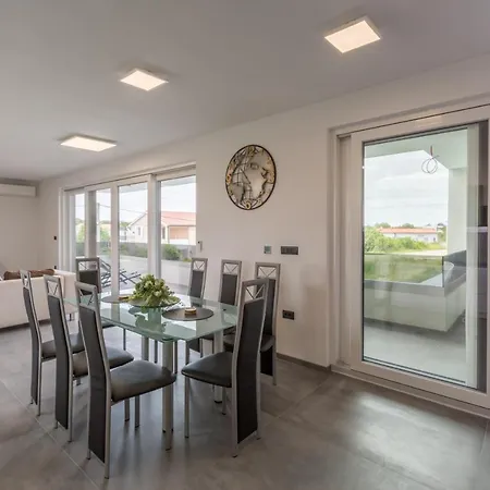 House On First Floor 2258 Сasa de vacaciones *