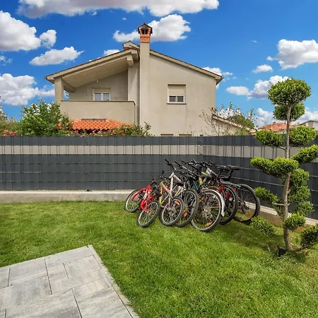 Сasa de vacaciones House On First Floor 2258 Pula